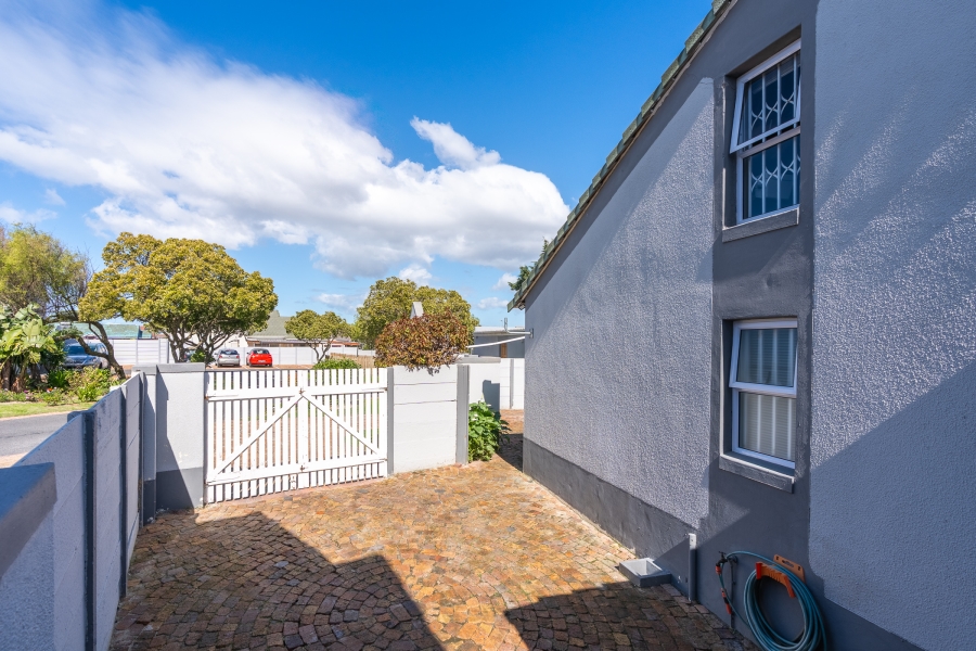 4 Bedroom Property for Sale in Thornton Western Cape